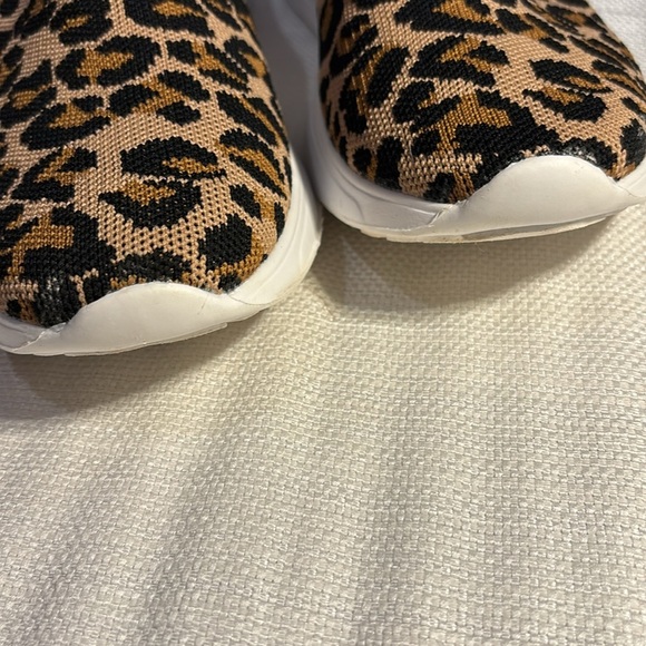 2/$30 Steve Madden Slip on Cheetah print sneakers size 10 - Picture 7 of 11